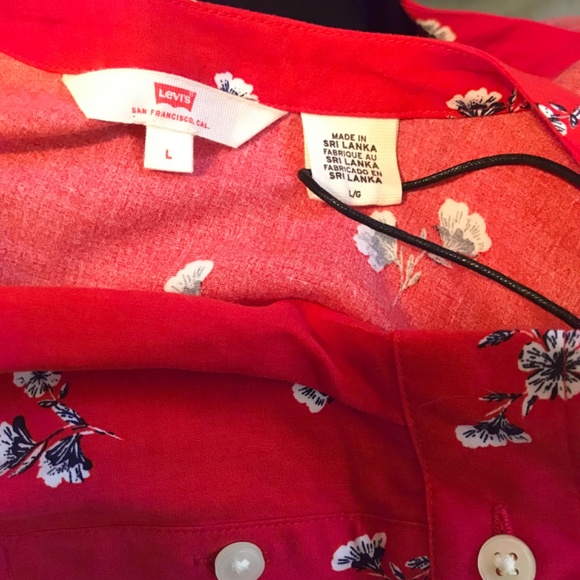 NWT Levi’s red floral viscose wrap top - Picture 14 of 16
